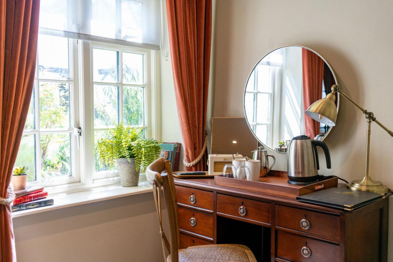 High Corner Inn Godshill  Екстериор снимка