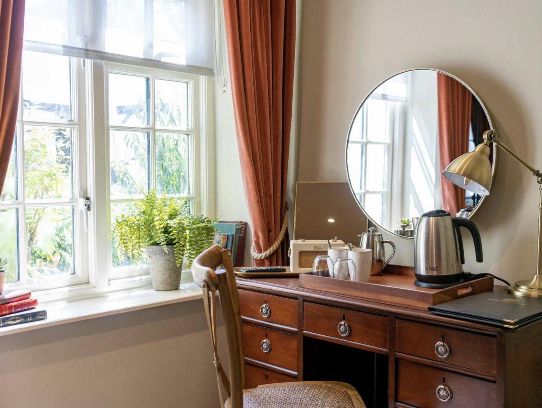 High Corner Inn Godshill  Екстериор снимка